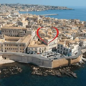 Apartment Casa Nagale- Di Charme Nel Cuore Di Ortigia A 50 Mt Dal Mare, Syracuse