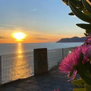 https://ca-dei-poi-loft-il-timone.hotelitalianriviera.com