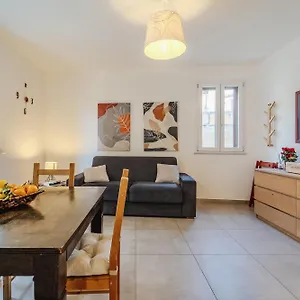 https://tarzana-11-apartment-cala-di-palermo.palermohotels.org